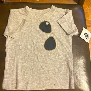Short sleeve gray tee shirt